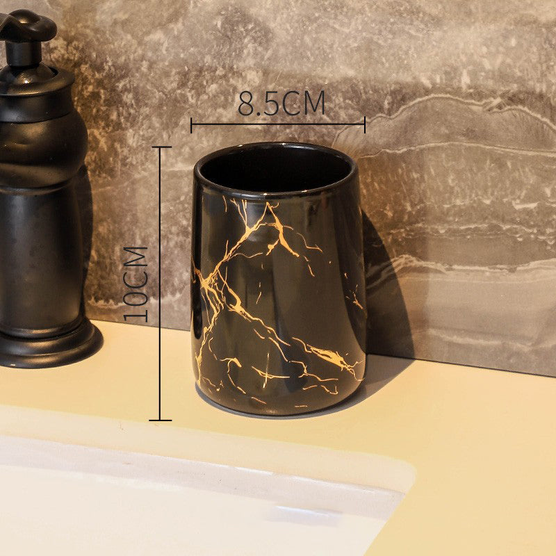 Set coordinato "Lui e Lei".    Ceramica di alta qualità: Spessa, resistente e di pregevole fattura.
