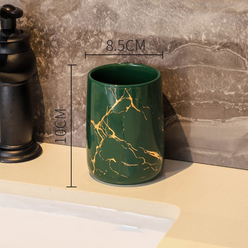 Set coordinato "Lui e Lei".    Ceramica di alta qualità: Spessa, resistente e di pregevole fattura.