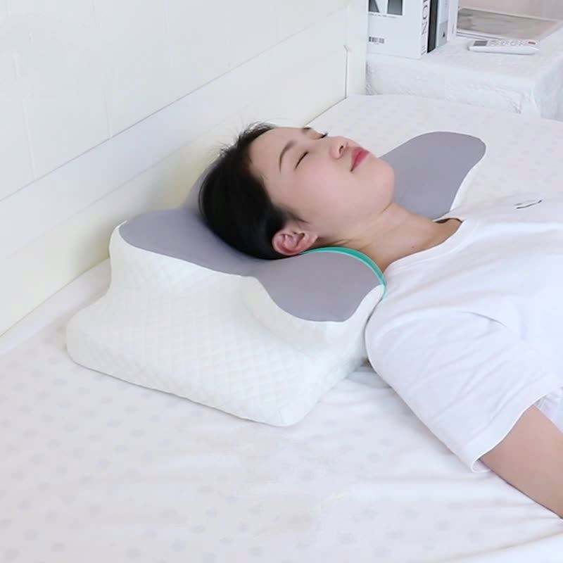 Cuscino cervicale ergonomico in memory foam: supporto ortopedico sagomato, inodore, ideale per alleviare il dolore al collo.